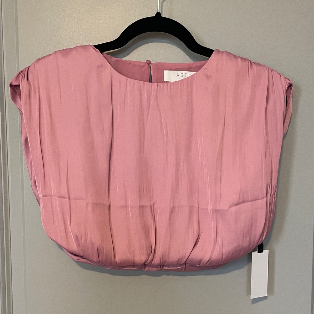 ASTR Bubble Hem Blouse Sleeveless Keyhole